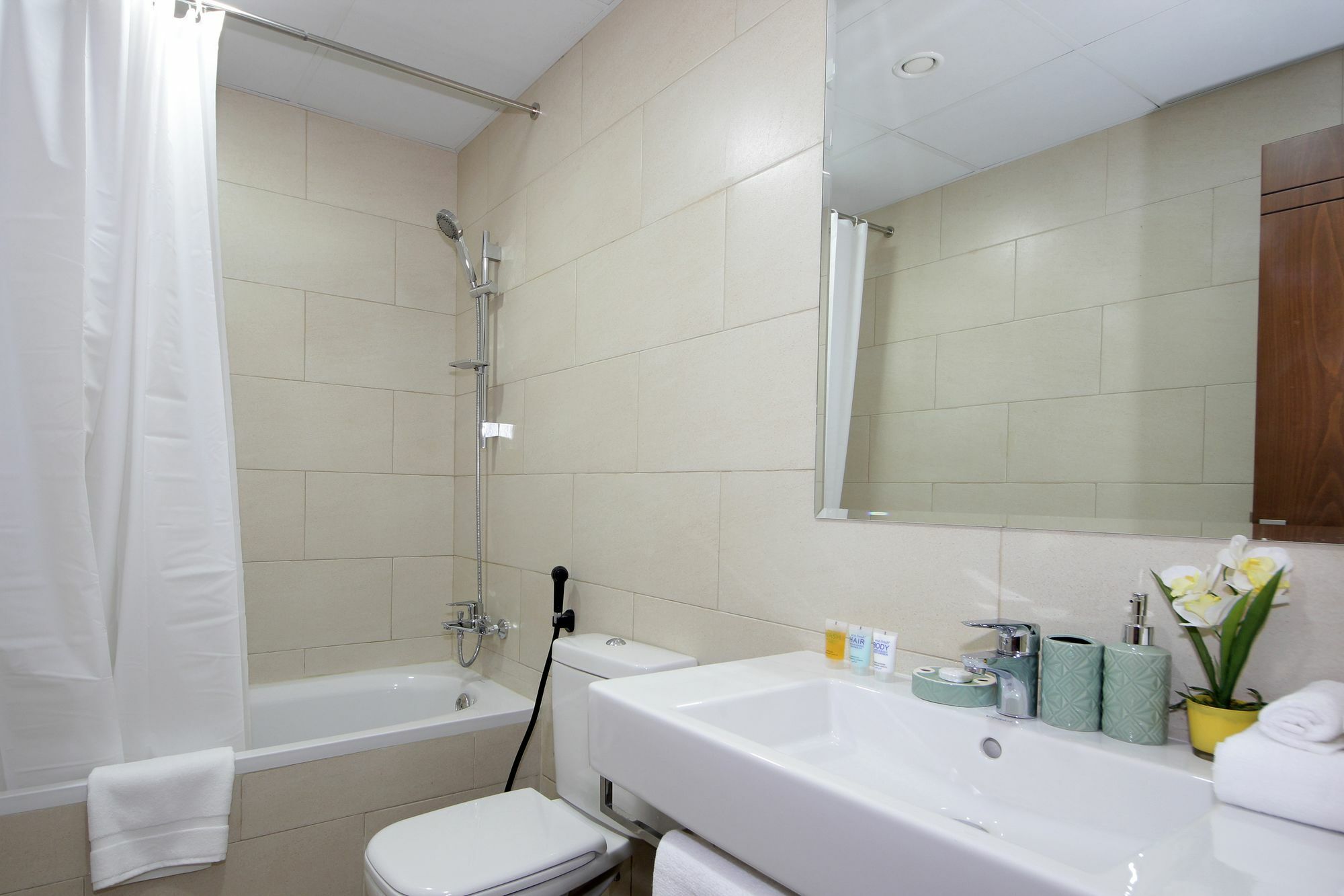 Spacious 2 Bedroom In Al Telal 11, Al Barsha 1 Dubai Exterior foto